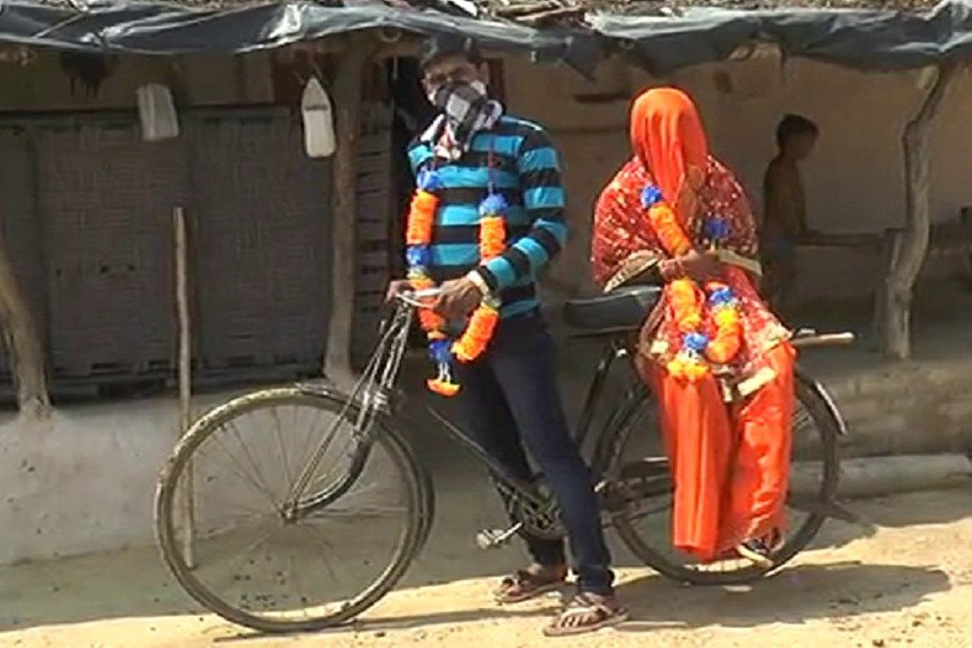 couple on cycle